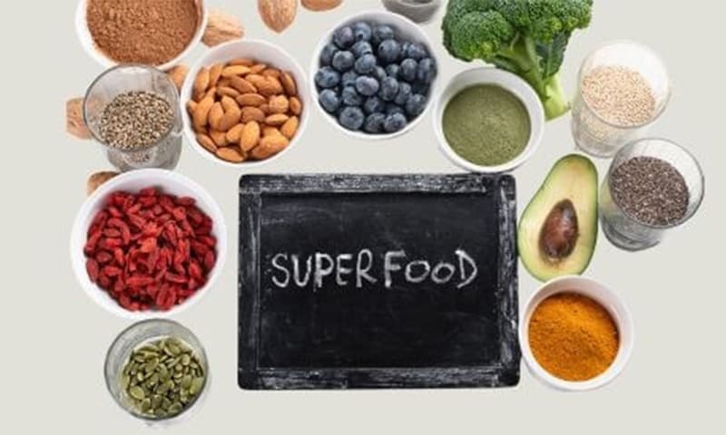 خرافات "السوبر فود": تصحيح المفاهيم الخاطئة واتخاذ قرارات ذكية