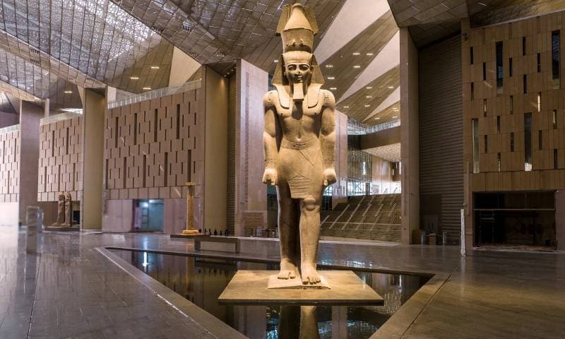 في قلب التاريخ والثقافة: نظرة على المتاحف البارزة في العراق ومصر والسعودية