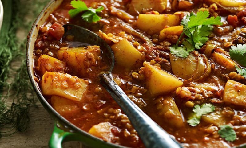 يخنة العدس الأحمر واللحم على الطريقة المغربيَّة