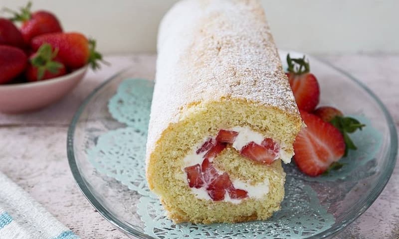 سويسرول بالفراولة