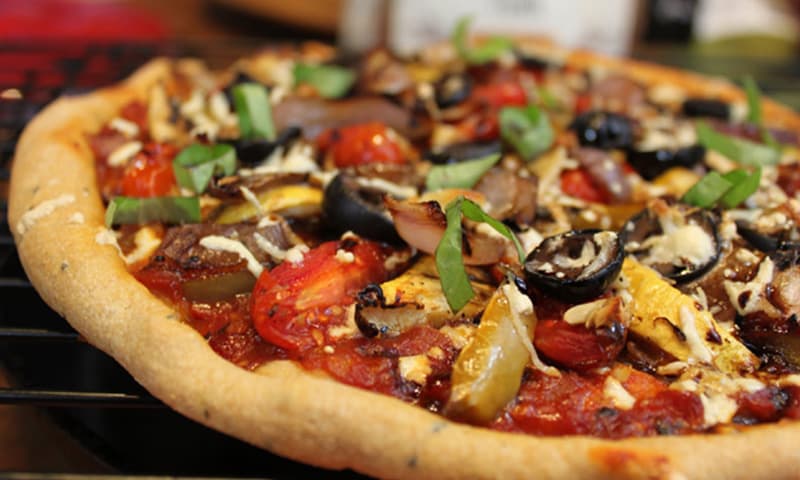 بيتزا بالخضار المشوية للرجيم