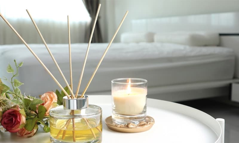 بخطوات سهلة: اجعلي رائحة غرفتك وملابسك تفوح بانتعاش يدوم طويلًا!